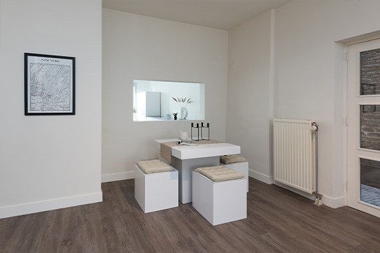 4 Home con tavolo da pranzo e sgabelli in cartone Cubiqz 4 Home con tavolo da pranzo e sgabelli in cartone Cubiqz