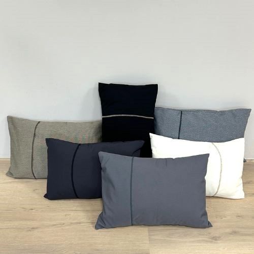 Cuscini nello stesso tessuto scelto per il rivestimento di poltrone e divani Cubiqz