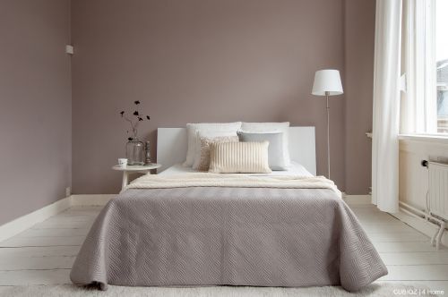 Letto doppio con testiera in cartone 190x135