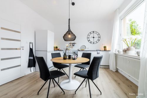 MODULO BASE 30 CM in una cucina ad angolo in cartone, colore bianco con top color granito - cubiqz