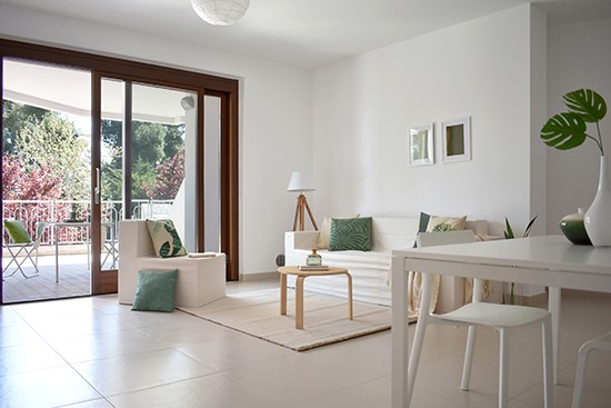 SDM Home Staging con divano e sedia in cartone Cubiqz con rivestimento in tessuto Off White SDM Home Staging con divano e sedia in cartone Cubiqz con rivestimento in tessuto Off White