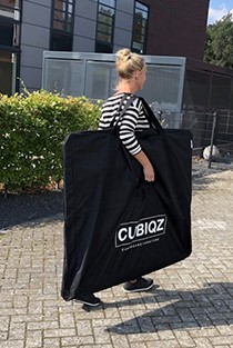 arredi in cartone nella pratica borsa Carry Bag di Cubiqz